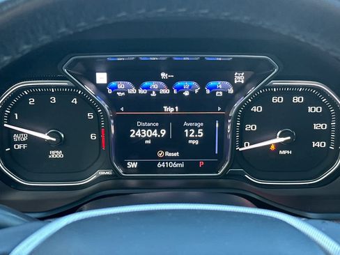 Used 2021 GMC Yukon Denali w/ Denali Premium Package image 6