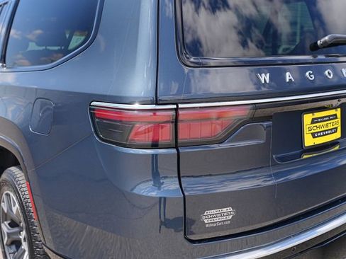 Used 2024 Jeep Wagoneer L Series III w/ Flexible Seating Group AWD/4WD image 9