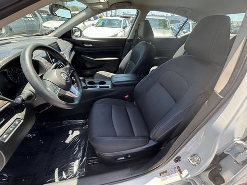 Used 2025 Nissan Altima 2.5 SV FWD image 27
