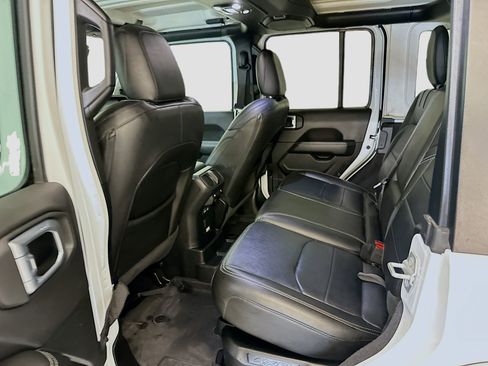 Used 2023 Jeep Wrangler Sahara w/ Cold Weather Group image 29