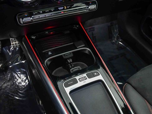 Used 2024 Mercedes-Benz GLA 35 AMG 4MATIC image 35