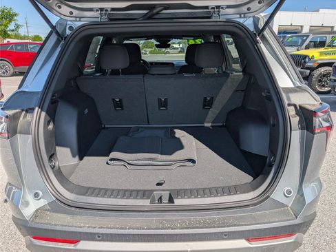 New 2026 Chevrolet Equinox LT w/ Safety and Technology Package FWD image 8