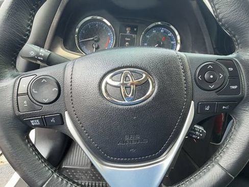 Used 2018 Toyota Corolla SE FWD image 21