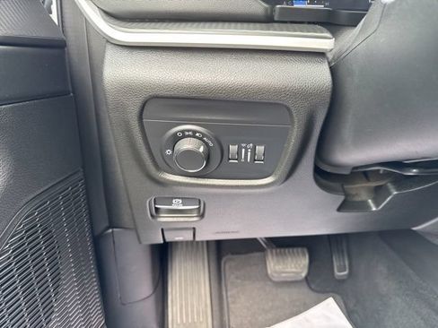 Used 2023 Jeep Grand Cherokee L Laredo AWD/4WD image 24