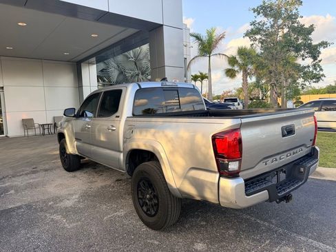 Used 2022 Toyota Tacoma SR5 w/ Technology Package image 4