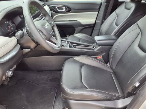 Used 2025 Jeep Compass Limited AWD/4WD image 13