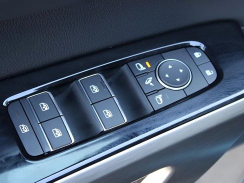 Used 2024 Nissan Pathfinder Platinum w/ Cargo Package image 19