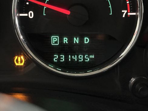 Used 2015 Jeep Wrangler Unlimited Sahara w/ Connectivity Group image 24