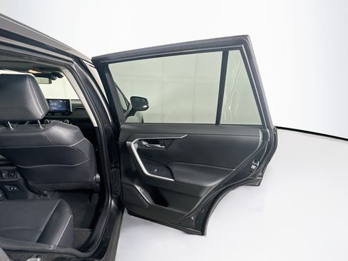 Used 2020 Toyota RAV4 XLE Premium FWD image 30