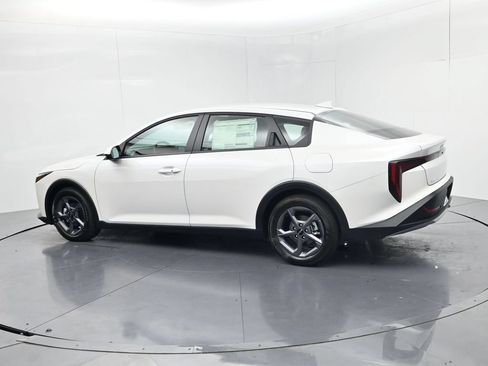 New 2026 Kia K4 FWD image 5