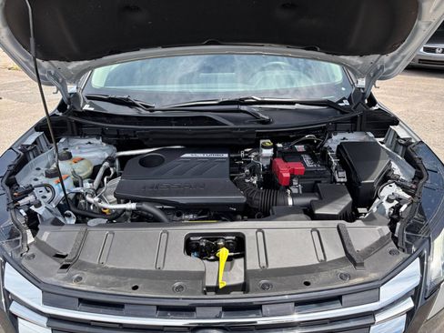 Used 2025 Nissan Rogue SV FWD image 29