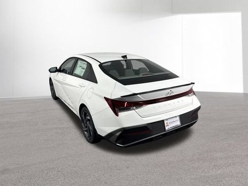 Certified 2025 Hyundai Elantra Sport FWD image 39