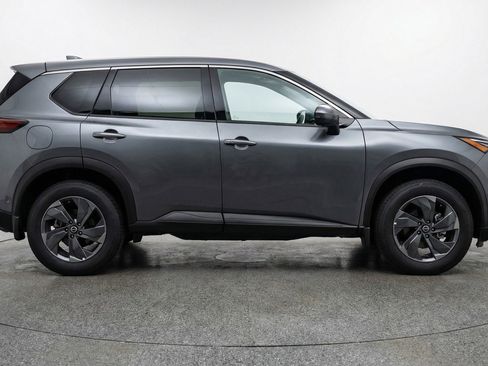 Used 2025 Nissan Rogue SV FWD image 11