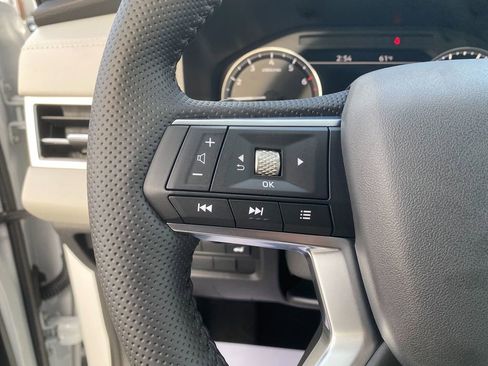 New 2025 Mitsubishi Outlander SE image 16