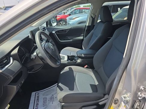 Used 2020 Toyota RAV4 LE FWD image 7