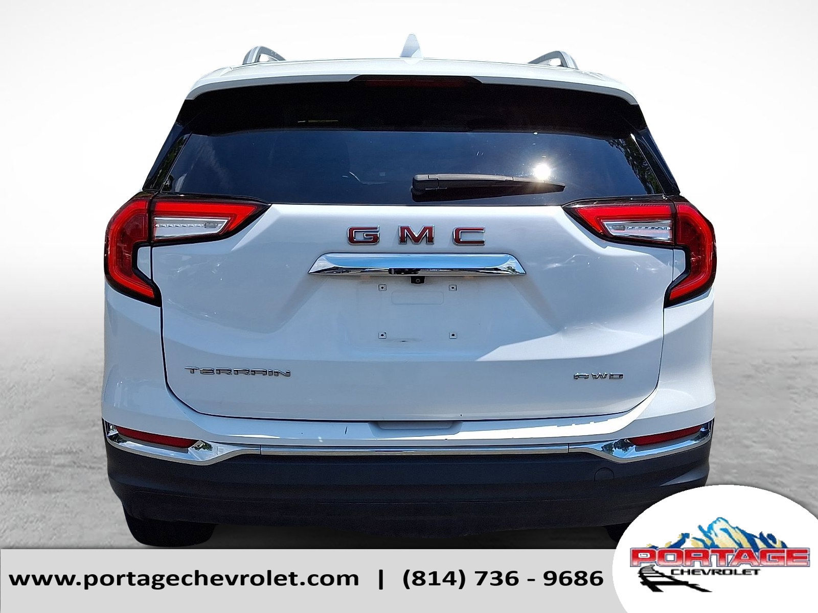 Used 2024 GMC Terrain SLT AWD/4WD image 5