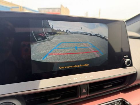 Used 2024 Toyota Prius Prime FWD image 32