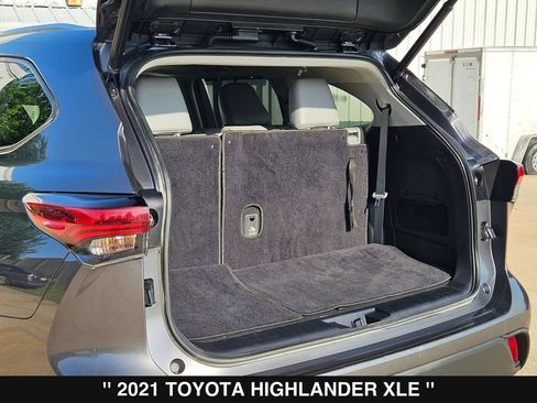 Used 2021 Toyota Highlander XLE AWD/4WD image 37