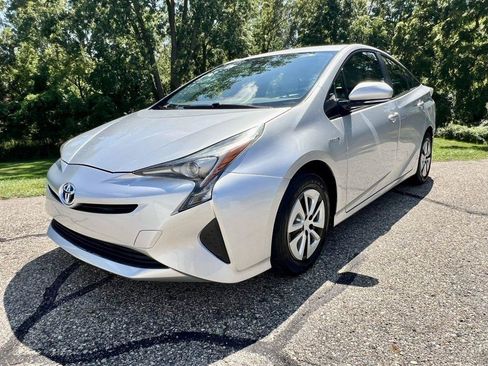 Used 2017 Toyota Prius Three w/ Carpet Mat Package FWD image 1