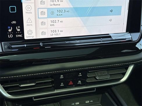 New 2026 Volkswagen Atlas Cross Sport SE image 22