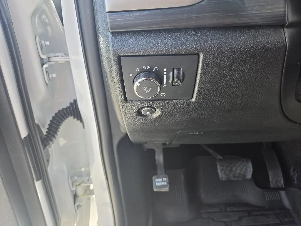 Used 2021 Jeep Grand Cherokee Laredo X AWD/4WD image 26