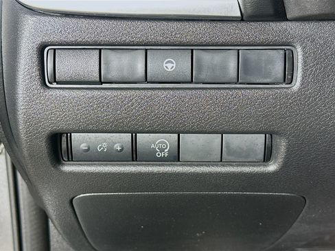 Used 2023 Nissan Rogue SV image 17