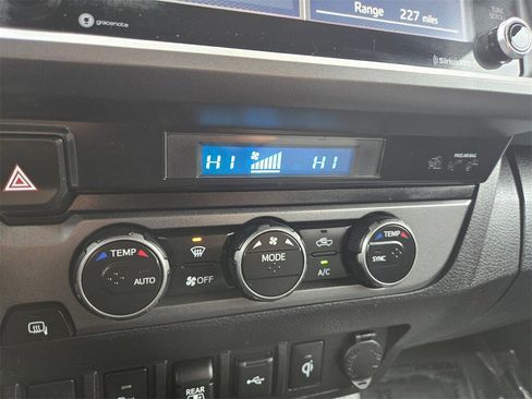 Used 2021 Toyota Tacoma TRD Off-Road w/ Technology Package image 15