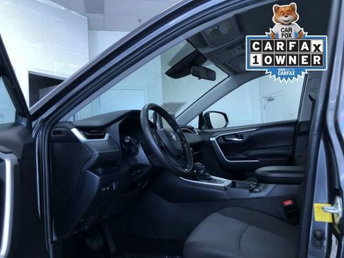 Used 2022 Toyota RAV4 XLE image 2