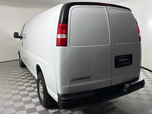Used 2020 Chevrolet Express 3500 Extended w/ Driver Convenience Package image 7