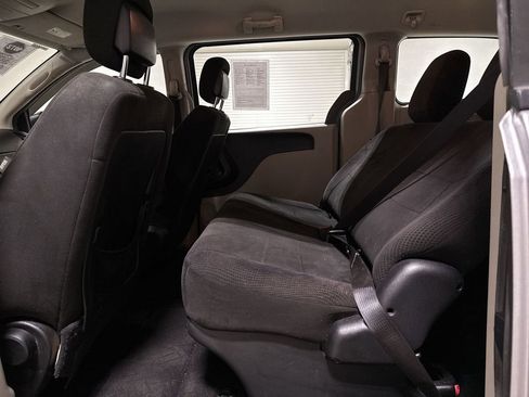 Used 2015 Dodge Grand Caravan American Value Package w/ UConnect Hands-Free Group FWD image 21