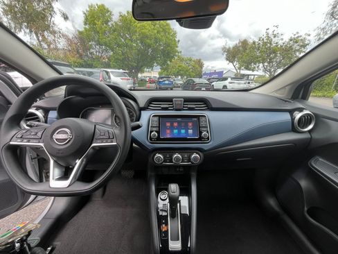 Used 2025 Nissan Versa SV FWD image 31