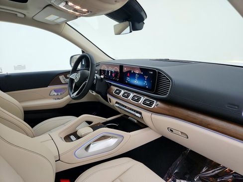 Certified 2025 Mercedes-Benz GLS 450 4MATIC image 20
