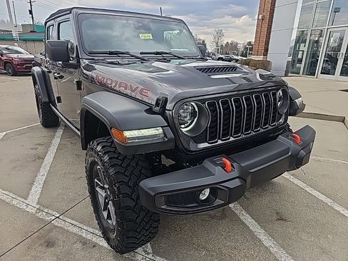 Certified 2024 Jeep Gladiator Mojave image 8