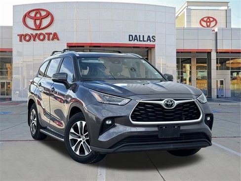 Used 2023 Toyota Highlander XLE image 1