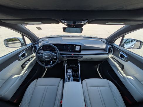 Certified 2025 Kia Sorento SX Prestige AWD/4WD image 34