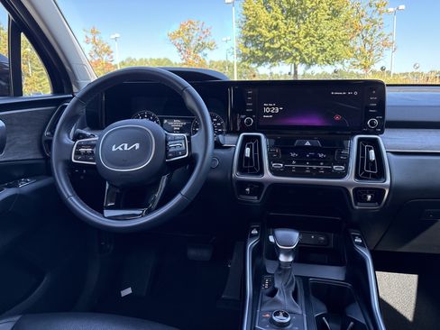 Certified 2023 Kia Sorento X-Line EX AWD/4WD image 3