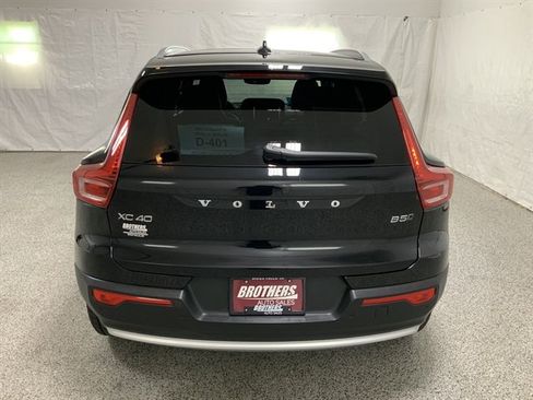Used 2024 Volvo XC40 B5 Plus AWD/4WD image 6