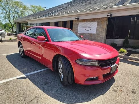 Used 2015 Dodge Charger SXT image 3