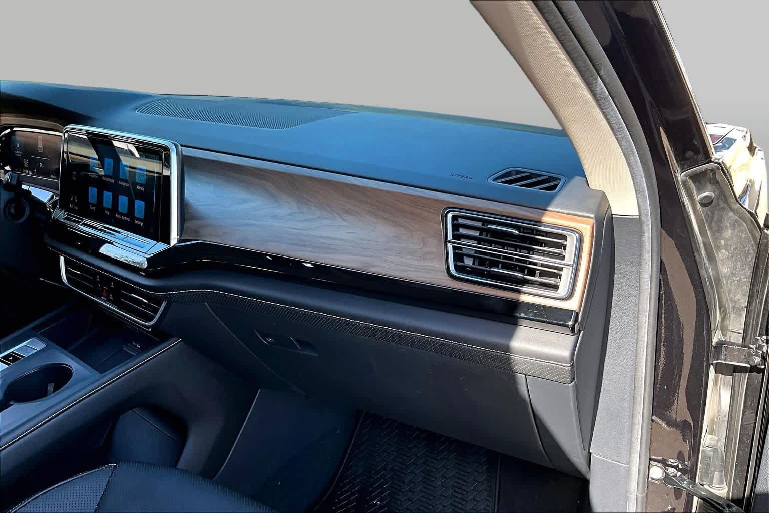 Used 2024 Volkswagen Atlas SE FWD image 18