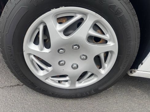 Used 2019 Dodge Grand Caravan SE w/ UConnect Hands-Free Group image 19