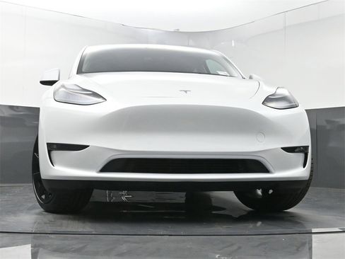 Used 2024 Tesla Model Y Long Range image 24