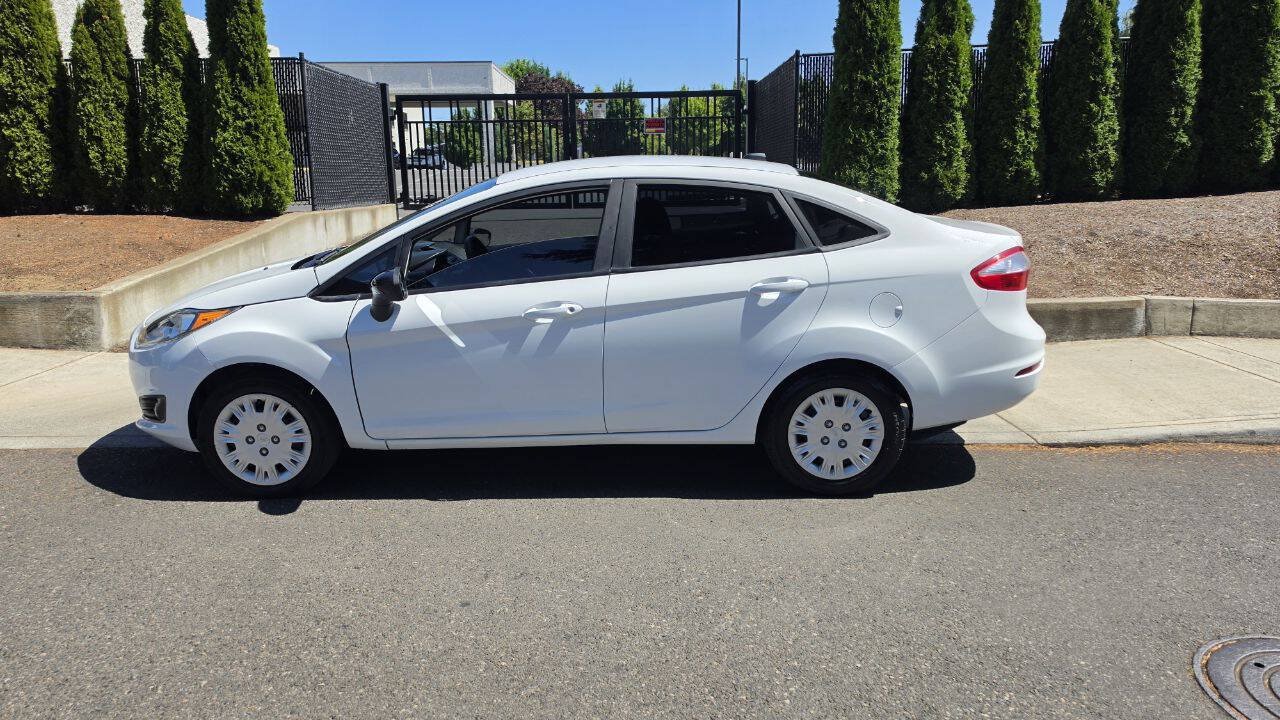 Used 2015 Ford Fiesta S FWD image 9