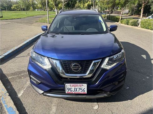 Used 2020 Nissan Rogue SV image 4