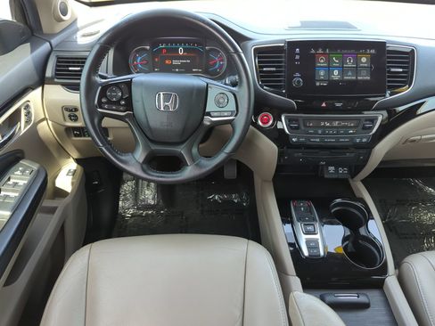 Used 2022 Honda Pilot Touring image 16