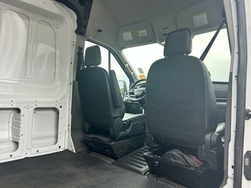 Used 2022 Ford E-Transit 148 High Roof Extended image 16