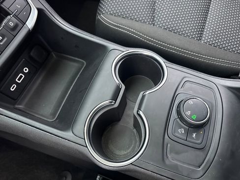 Used 2024 GMC Terrain SLE image 26