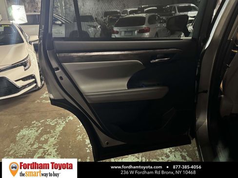 Used 2021 Toyota Highlander Limited AWD/4WD image 12