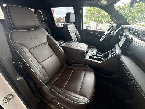 Used 2025 GMC Sierra 3500 Denali w/ Denali Reserve Package AWD/4WD image 29