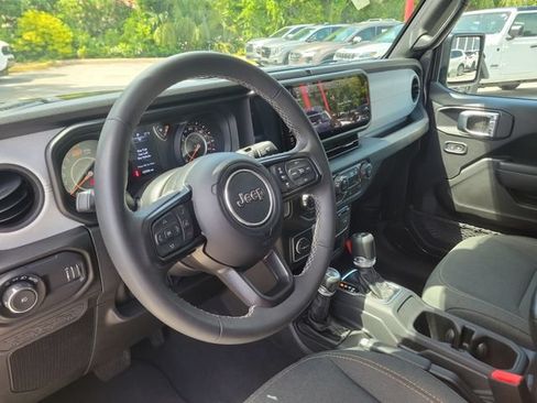 Used 2025 Jeep Wrangler Unlimited Sport AWD/4WD image 19