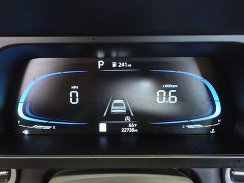 Used 2025 Hyundai Elantra SE FWD image 17